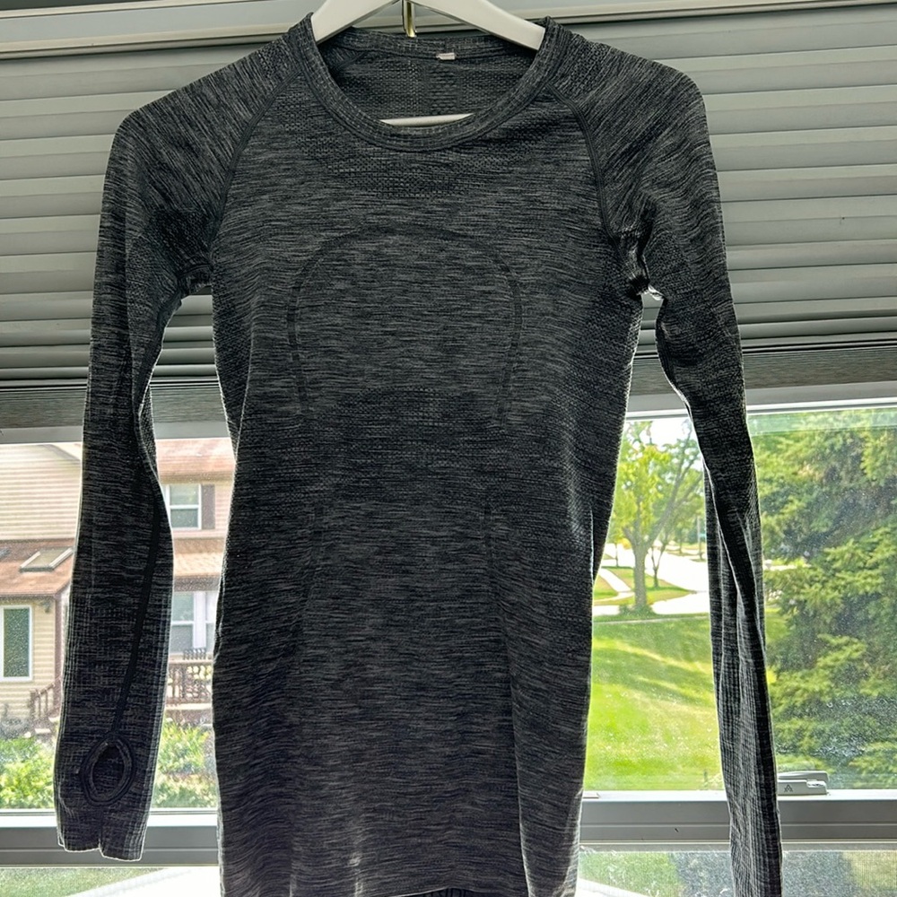 Lululemon swift stride shirt.  Size 4